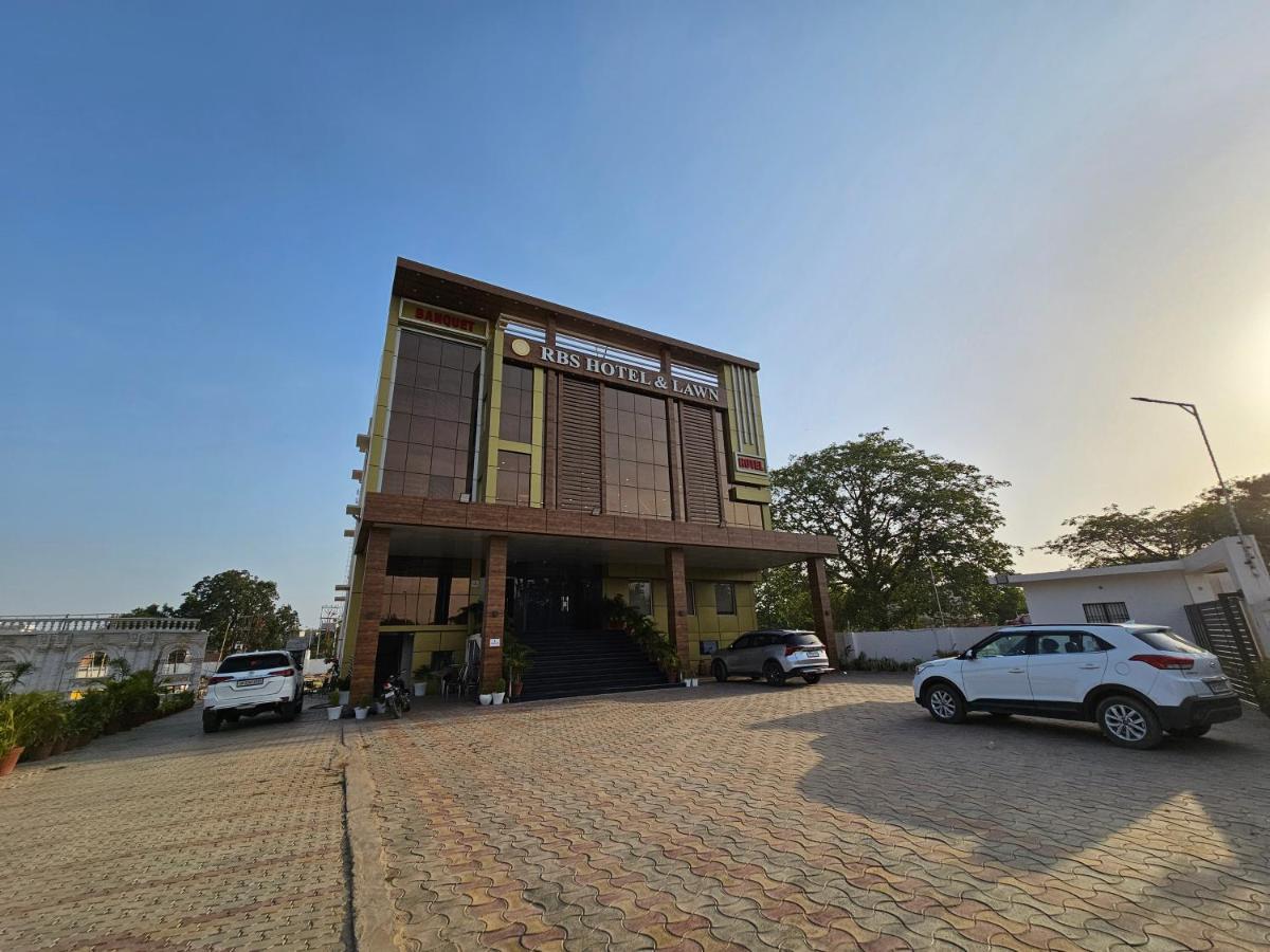 Rbs Hotel And Lawn Ayodhya Exterior photo