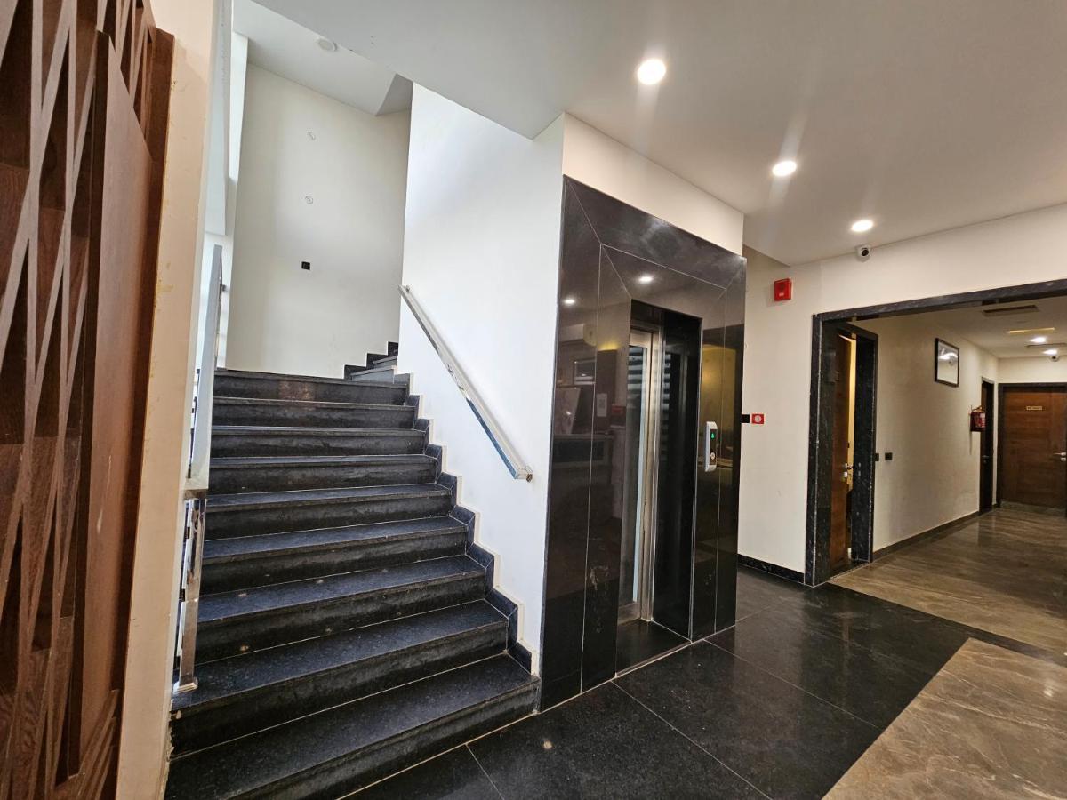 Rbs Hotel And Lawn Ayodhya Exterior photo