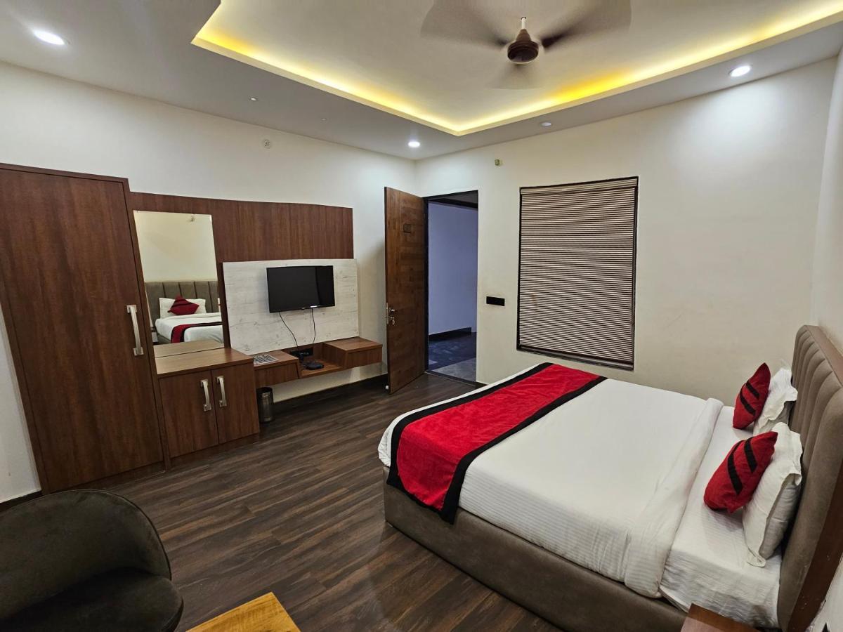 Rbs Hotel And Lawn Ayodhya Exterior photo
